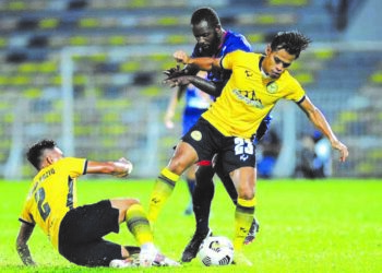 PERLAWANAN menentang PDRM, Sabtu lalu mungkin aksi pemanas badan terakhir Perak sebelum Liga Super bersambung 24 Julai ini jika mereka gagal mendapatkan pengganti Negeri Sembilan.– IHSAN PERAK FC