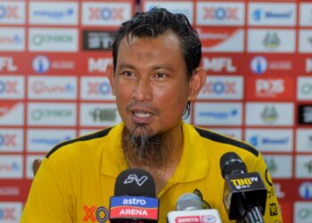 YUSRI Che Lah mengakui tidak gembira dengan prestasi dipamerkan pemain-pemainnya ketika menentang Penang FC pada aksi Liga Super di Stadium Perak kelmarin.