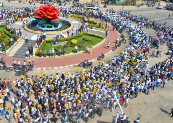 PENUNJUK perasaan melakukan demonstrasi di Naypyidaw, Myanmar. - AFP