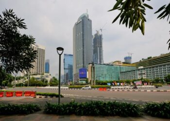 KEADAAN lengang di ibu kota Jakarta, Indonesia ketika sekatan Covid-19 dilanjutkan sehingga 16 Ogos ini. - AFP