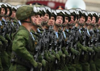 RUSIA rancang rekrut 60,000 anggota tentera dalam tempoh empat tahun akan datang. - AFP