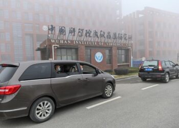 PASUKAN penyiasat WHO pernah berkunjung ke Institut Virologi Wuhan di Wuhan, Wilayah Hubei ketika menyiasat asal usul Covid-19. - AFP