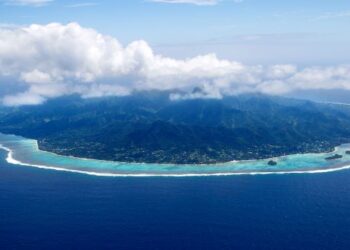 GAMBAR dari udara menunjukkan Pulau Rarotonga yang merupakan pulau terbesar di Kepulauan Cook. - AFP