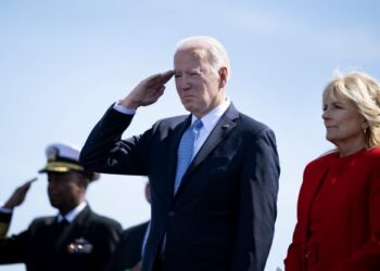 JOE BIDEN dan Jill Biden hadir semasa majlis pentauliahan penajaan kapal selam USS Delaware di pelabuhan Wilmington.-AFP