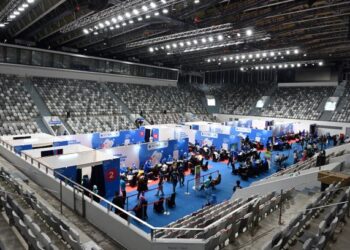 SATU daripada pusat pemberian vaksin di sebuah stadium tertutup di Jakarta, Indonesia. - AFP