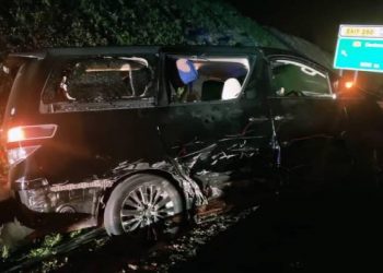 Kereta Toyota Velfire yang ditarik mangsa yang ditemui mati dalam longkang.