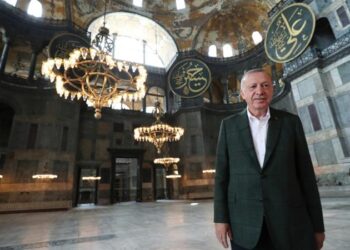 RECEP Tayyip Erdogan menegaskan pertukaran Hagia Sophia kepada muzium oleh pemerintah dahulu satu kesilapan besar. - AFP