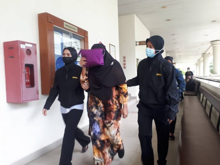 Guru besar wanita dituduh terima suapan - Utusan Digital