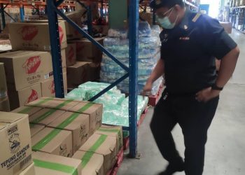 KPDNHEP Cawangan Timur Laut menyita 5,180 kilogram tepung gandum yang disimpan melebihi had dibenarkan di kawasan Perindustrian Bayan Lepas, Pulau Pinang semalam.