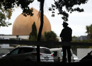 DALAM kejadian dua tahun lalu, pengganas kulit putih melakukan tembakan rambang di Masjid Al-Noor dan Masjid Linwood ketika solat Jumaat sehingga menyebabkan 51 orang maut serta berpuluh-puluh lagi cedera. -AFP