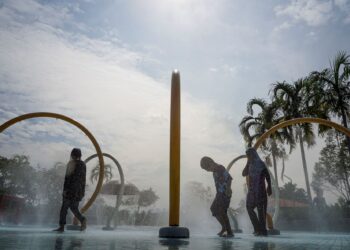 Kelantan dan Terengganu dilanda cuaca panas sehingga 37 Celcius. - Gambar hiasan