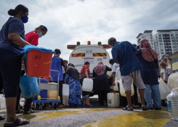 GANGGUAN bekalan air di Selangor disebabkan kerja-kerja pengalihan dan penyambungan paip. - GAMBAR HIASAN