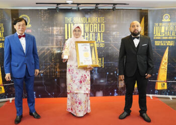 JAKIM menerima anugerah The BrandLaureate World Halal BestBrands e-Branding Award 2021.