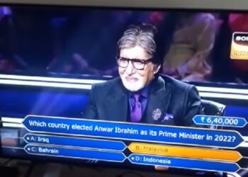 AMITABH Bachchan ketika menyoal Nipun Rajan mengenai Anwar Ibrahim dalam program Who Wants to be a Millionaire? versi Hindi di India. - GAMBAR NAJIB BAKAR