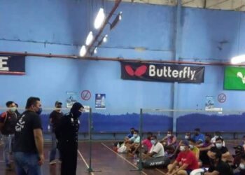 POLIS mengeluarkan kompaun terhadap 32 individu yang bermain badminton dalam tempoh PKP 3.0 di Skudai, Johor.