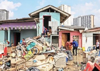 UMAT Islam yang diuji dengan musibah termasuk banjir akan diganjari dengan pahala atas kesabaran mereka berhadapan insiden tersebut. – GAMBAR HIASAN