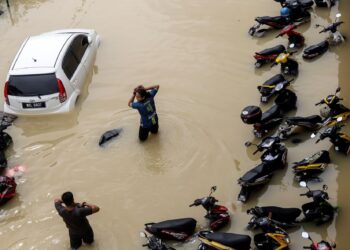 Honda dan Modenas bersedia untuk menyediakan perkhidmatan kepada pemilik untuk membaiki kenderaan mereka supaya dapat berfungsi seperti sediakala.
- GAMBAR HIASAN