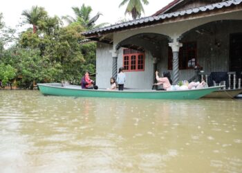 KEADAAN banjir di Kampung Gual Tok Deh, Rantau Panjang, Kelantan hari ini-UTUSAN/KAMARUL BISMI KAMARUZAMAN