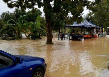 BEBERAPA kawasan rendah di Perlis mula dinaiki air berikutan hujan lebat sejak pagi ini.