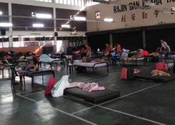 KEADAAN semasa di PPS SJK (C) Kuo Kuang yang menempatkan 33 mangsa banjir di Johor Bahru.