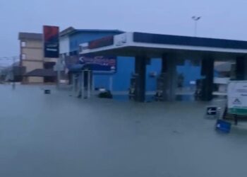 TANGKAP layar yang tular menunjukkan keadaan air di kawasan Bandar Lama Pasir Puteh, Kelantan.