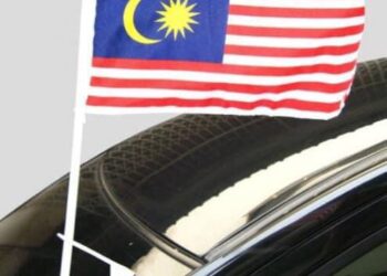 ANTARA cara pemasangan Jalur Gemilang pada kenderaan yang membolehkan pemilik mendapat parkir percuma bermula 24 hingga 31 Ogos ini.