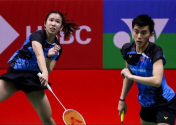 HU Pang Ron (kanan) dan Cheah Yee See menjadi sandaran Malaysia untuk memburu pingat dalam acara badminton beregu campuran di Sukan SEA Vietnam.