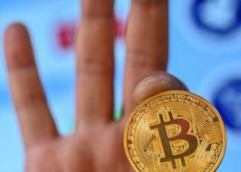 Minat institusi dan syarikat besar terhadap Bitcoin membantu melonjakkan nilai mata wang kripto itu. - AFP