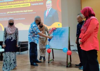 NOH Omar merasmikan merasmikan Bengkel Kemahiran Keibubapaan Jabatan Kemajuan Masyarakat (Kemas) Parlimen Tanjong Karang 2022 dekat STDC di Kuala Selangor, Selangor, hari ini.