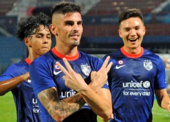 PASUKAN JDT mampu menjadi juara Piala Super sebanyak lapan kali kerana mempunyai dana kukuh bagi membeli pemain terbaik. – UTUSAN/ RAJA JAAFAR ALI