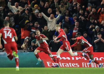 PENYERANG Middlesbrough, Josh Coburn (tengah) meraikan jaringan bersama rakan sepasukan ketika menumpaskan Tottenham pada pusingan kelima Piala FA di Stadium Riverside, Middlesbrough hari ini. - AFP