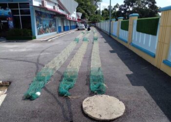 SEBANYAK 19 set bubu naga dirampas pihak Jabatan Perikanan Negeri Sembilan berdekatan Perairan Pasir Panjang, Port Dickson baru-baru ini - FOTO IHSAN/JABATAN PERIKANAN NEGERI SEMBILAN