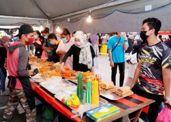 TIDAK salah membeli makanan di bazar Ramadan namun amalkan kesederhanaan ketika membeli.