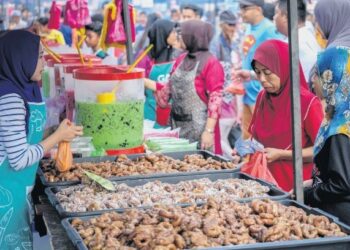 ELAKKAN Ramadan bertukar menjadi bulan pesta makanan sehingga berlaku pembaziran.