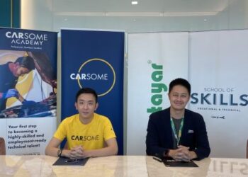 ERIC CHENG (dua dari kiri) bersama  Clement Lim (dua dari kanan); Pengarah Akademi Carsome, Teoh Jiun Ee (kiri) dan Ketua Pegawai Operasi Schools of Skills, Ken Foo. – Ihsan Carsome