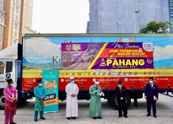 Menteri di Jabatan Perdana Menteri (Hal Ehwal Agama), Datuk Dr. Zulkifli Mohamad Al-Bakri melepaskan misi bantuan Jawi Food Bank di Putrajaya hari ini.