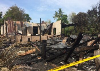 RUMAH keluarga Ruslan Abdullah yang musnah dalam kebakaran di Kampung Bukit Palas, Cherating, Kuantan, Pahang.