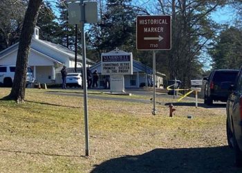 KEJADIAN tembakan berlaku di Gereja Methodist Starrville, Winona, Texas, awal pagi semalam. -CNN