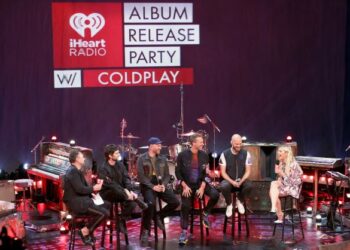 KUMPULAN Coldplay semasa ditemuramah mengenai album baharu di iHeartRadio Theater di Burbank, California.-AFP