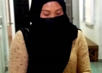 NURUL ANISAH hadir memberi keterangan di Mahkamah Tinggi Shah Alam, Selangor, hari ini. -UTUSAN/ISKANDAR SHAH MOHAMED