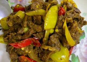 Daging goreng kunyit Kelantan mudah disediakan.