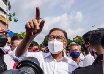 SANGGUPKAH Anwar Ibrahim membuat aku janji bagi memastikan negara bersih daripada rasuah dan
selamat daripada ancaman wabak serta bencana alam?