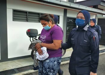 T. REBEKAL didakwa atas tuduhan mengakibatkan kematian bayi lelaki berusia lapan bulan di Mahkamah Majistret Sungai Siput, Perak, hari ini. - UTUSAN/ASLIZA MUSA