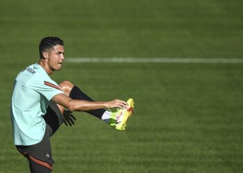 CRISTIANO RONALDO kembali semula ke Manchester United dengan nilai 12.86 juta pound (RM73.84 juta) dari Juventus.- AFP