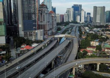 WALAUPUN berlaku pemulihan ekonomi negara, terdapat beberapa perkara perlu diberi perhatian oleh kerajaan dengan mengambil kira situasi ekonomi dan kehidupan rakyat ketika ini. – UTUSAN/SHIDDIEQIIN ZON