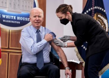 PRESIDEN Amerika Syarikat, Joe Biden menerima dos keempat vaksin Covid-19 keluaran Pfizer di Washington, baru-baru ini. - AFP