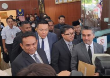 EMPAT ADUN Bersatu meninggalkan sidang DUN Pulau Pinang selepas usul supaya mereka mengosongkan kerusi masing-masing diluluskan hari ini.