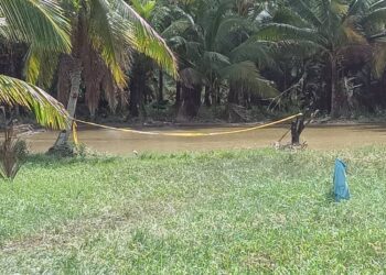 LOKASI mayat mangsa yang ditemukan di dalam takungan air banjir di Kampung Kubang Kacang, Kota Bharu, Kelantan-UTUSAN/ROHANA MOHD. NAWI