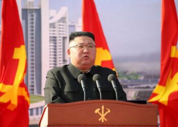 KIM JONG UN menegaskan tentera Korea Utara memiliki teknologi untuk melancarkan senjata nuklear dan meletakkannya dalam peluru berpandu taktikal. -AFP