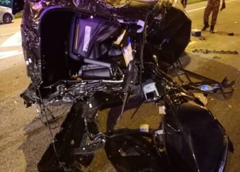 KEADAAN kenderaan pelbagai guna jenis Toyota Vellfire yang remuk teruk selepas terbabas dan merempuh pembahagi jalan di Lebuhraya Utara Selatan (PLUS) Sungai Bakap, Pulau Pinang awal pagi tadi yang menyebabkan tiga maut manakala tiga lagi cedera.